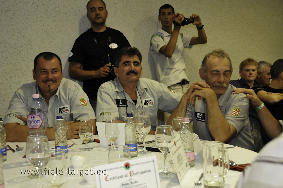 Ungarlased autasustamisgaalal hotellis Divinius